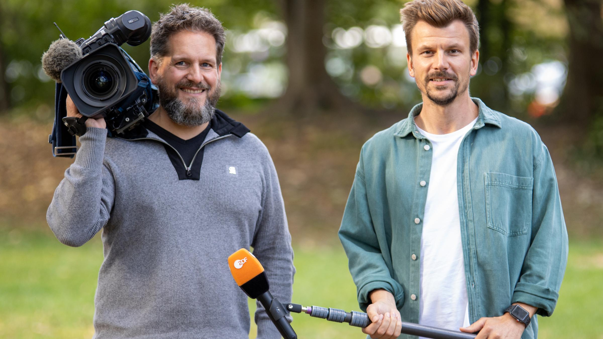 ZDF in Hildesheim: Kameramann Alexander Alfes und Reporter Fabian Köhler 