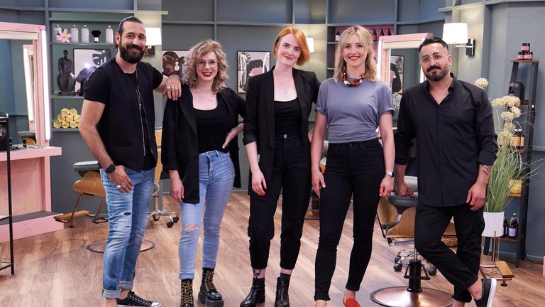 "Waschen, Schneiden, Leben!": Das fünfköpfige Friseurteam aus Köln: Bora, Scarlett, Juliane, Stephanie und Hamid.