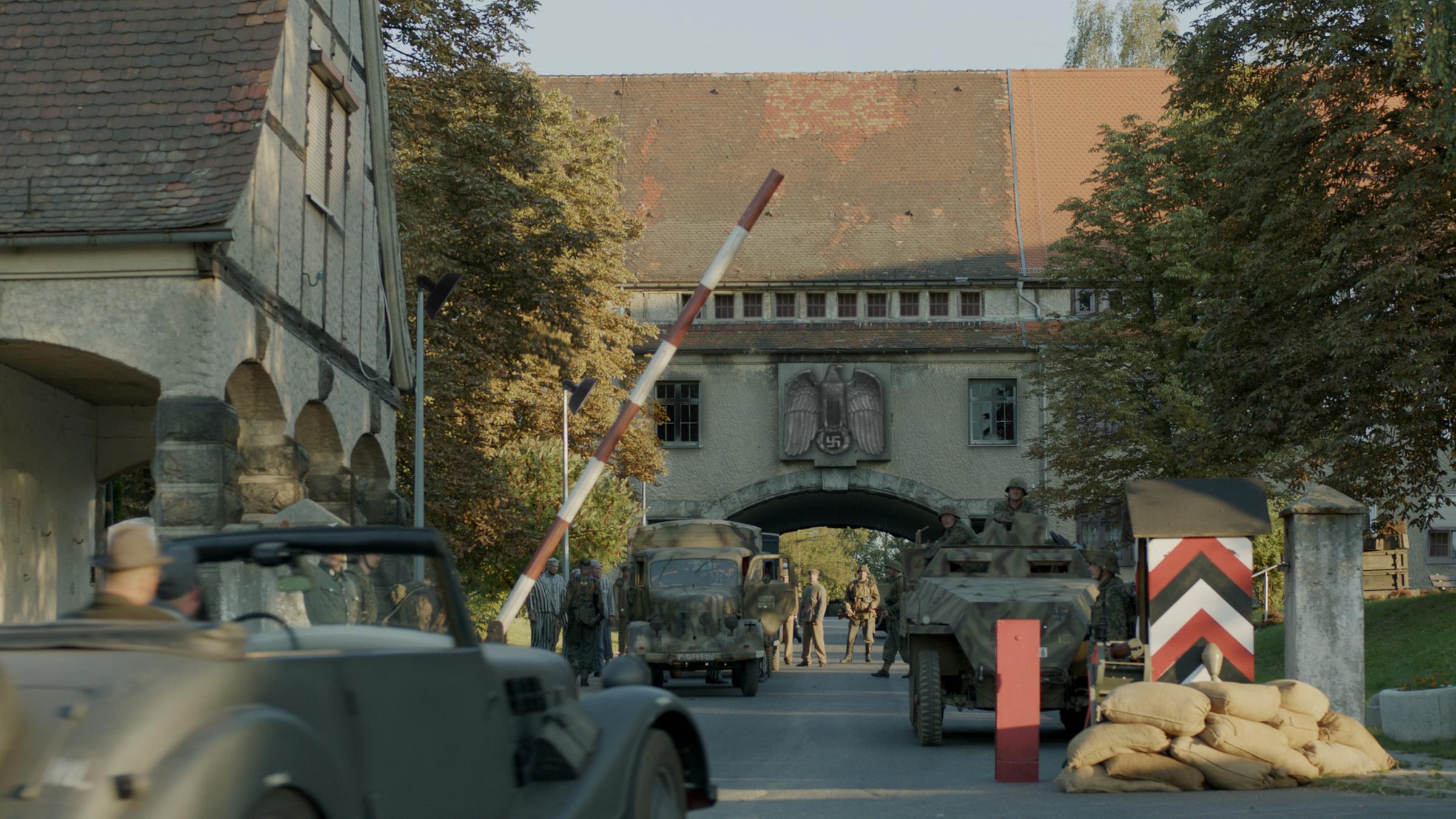 "Geheime Unterwelten der SS: Das Rätsel der Zittwerke": Reenactment - Die bewachte Einfahrt in die Zittwerke 1944.