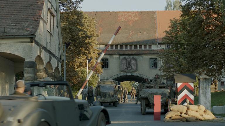 "Geheime Unterwelten der SS: Das Rätsel der Zittwerke": Reenactment - Die bewachte Einfahrt in die Zittwerke 1944.