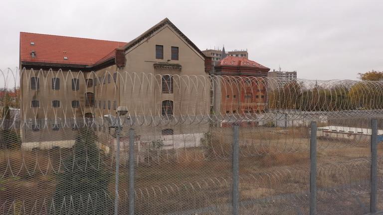 "Verlorene Kindheit - weggesperrt in der DDR": Außenschuss des ehemaligen Jugendhauses in Dessau.