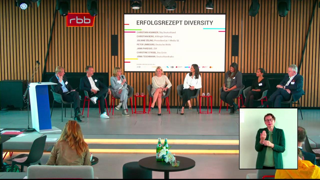 Veranstaltung "Erfolgsrezept Diversity" des "Bündnis Medien für Vielfalt am 26. April 2022 in Berlin": Podumsdiskussion