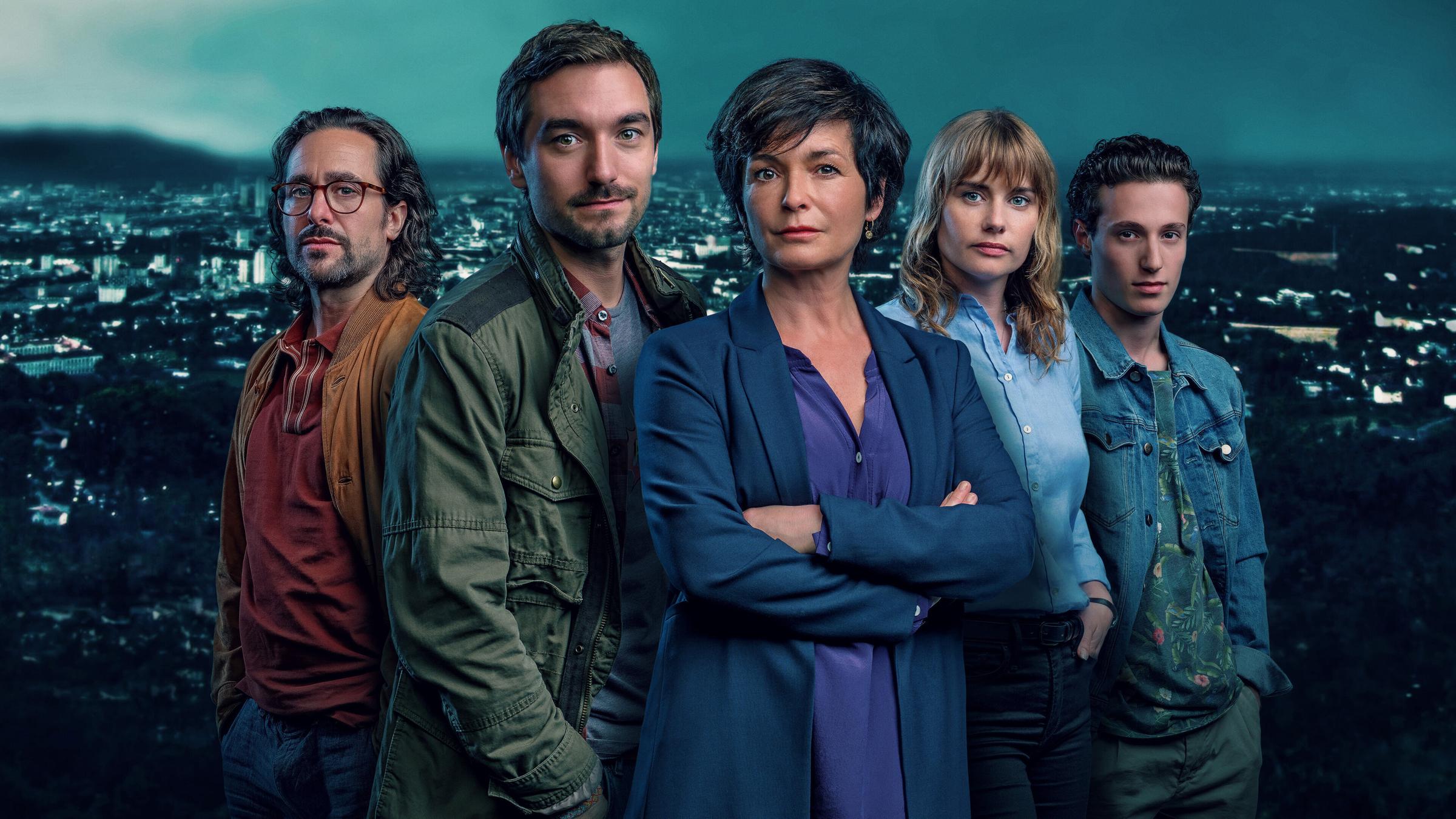 "SOKO Linz": Gerichtsmediziner Richard "Richie" Vitek (Alexander Pschill), Hauptermittler Ben Halberg (Daniel Gawlowski), Hauptermittlerin Johanna, genannt "Joe", Haizinger (Katharina Stemberger), Kriminalhauptkommissarin Nele Oldendorf (Anna Hausburg) und Rechercheur Aleks Malenov (Damyan Andreev).