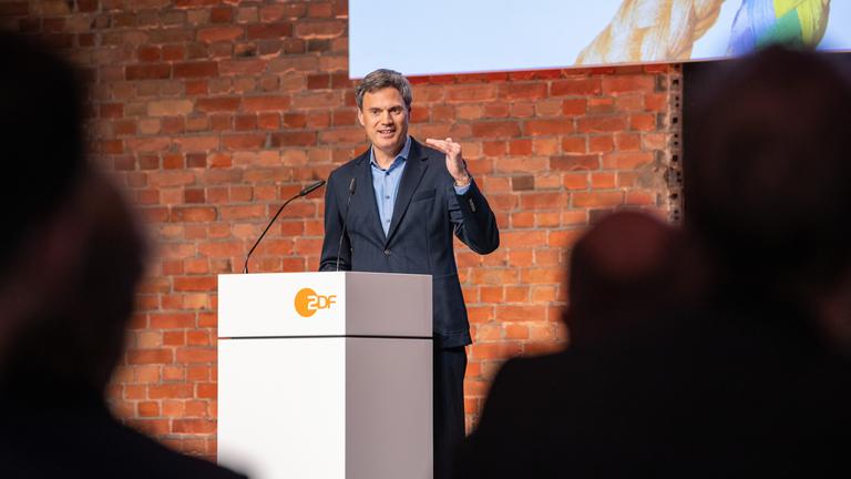 ZDF Tag der Produzentinnen und Produzenten 2022. Begrüßung und Vorstellung der Programmstrategie 2022 durch ZDF-Intendant Dr. Norbert Himmler. Aufgenommen am 20.09.2022 im WECC Berlin. Westhafen Event & Convention Center in der Westhafenstraße 1 in Berlin.