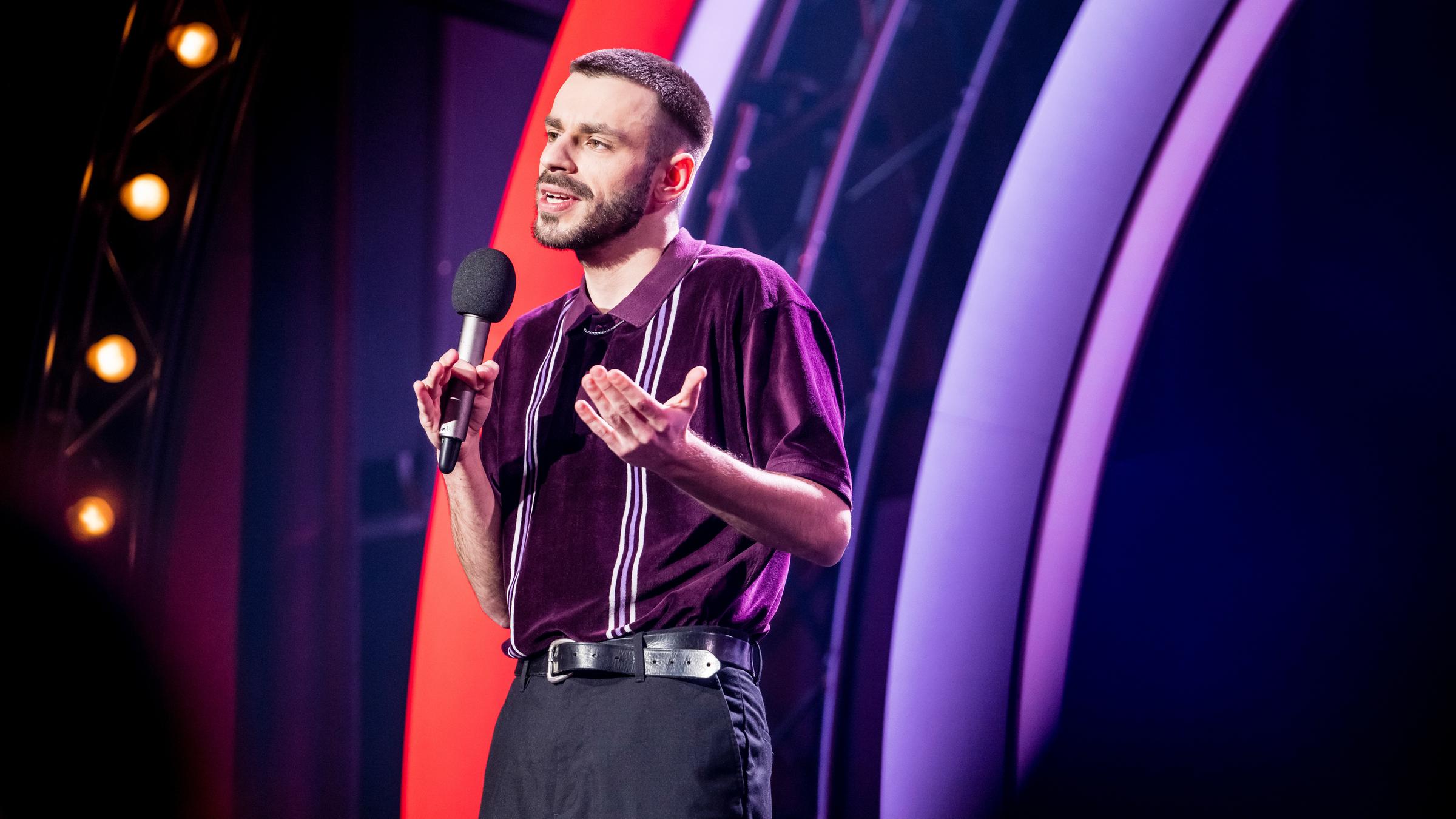 "Jean-Philippe Kindler: Deutschland umtopfen": Jean-Philippe Kindler auf der Bühne.