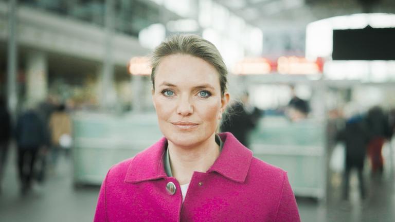 "Am Puls mit Sarah Tacke": Nahaufnahme Sarah Tacke.
