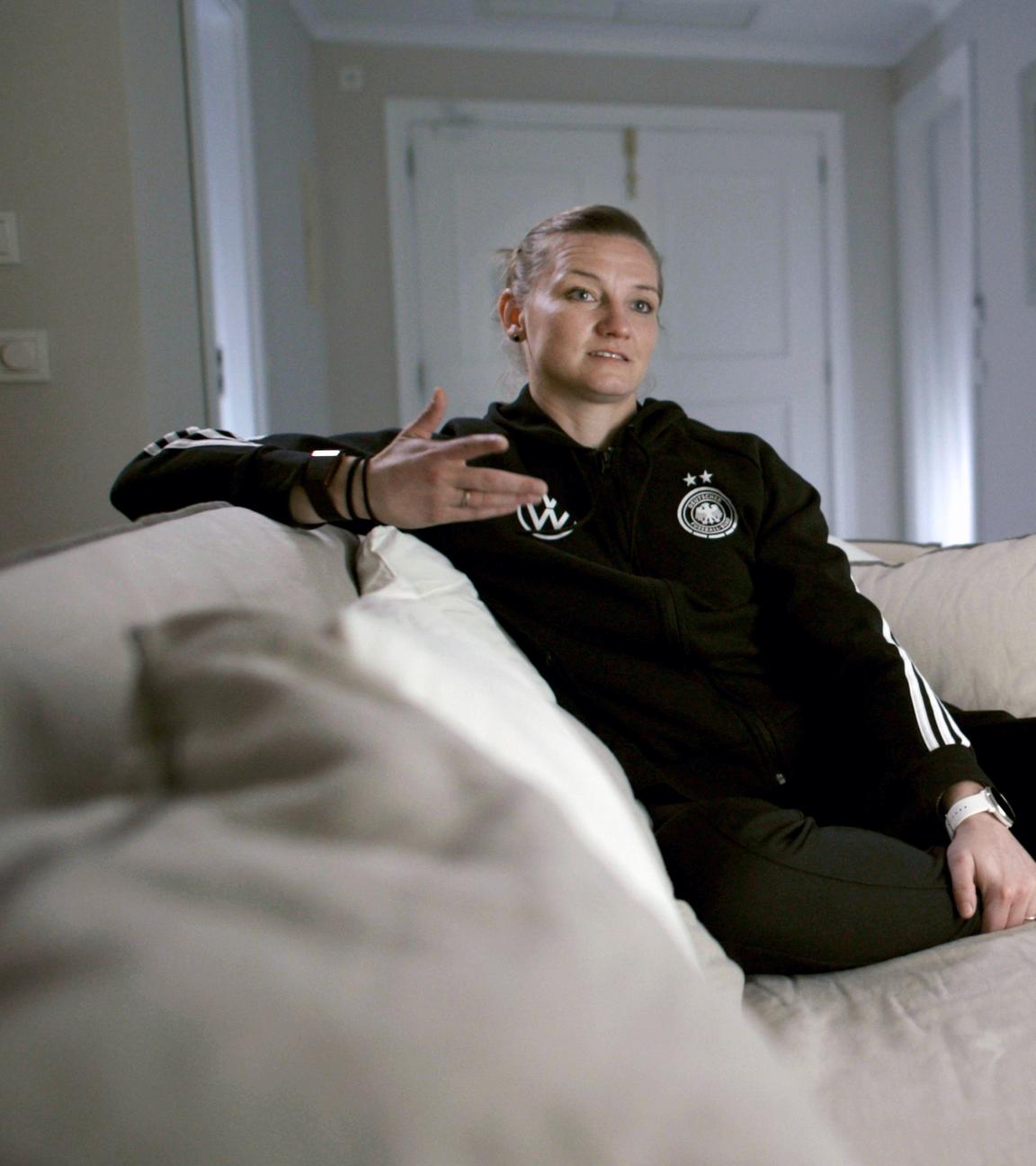 Born for this – Mehr als Fußball: Deutsches Frauen-Fußball-Nationalteam am Strand.