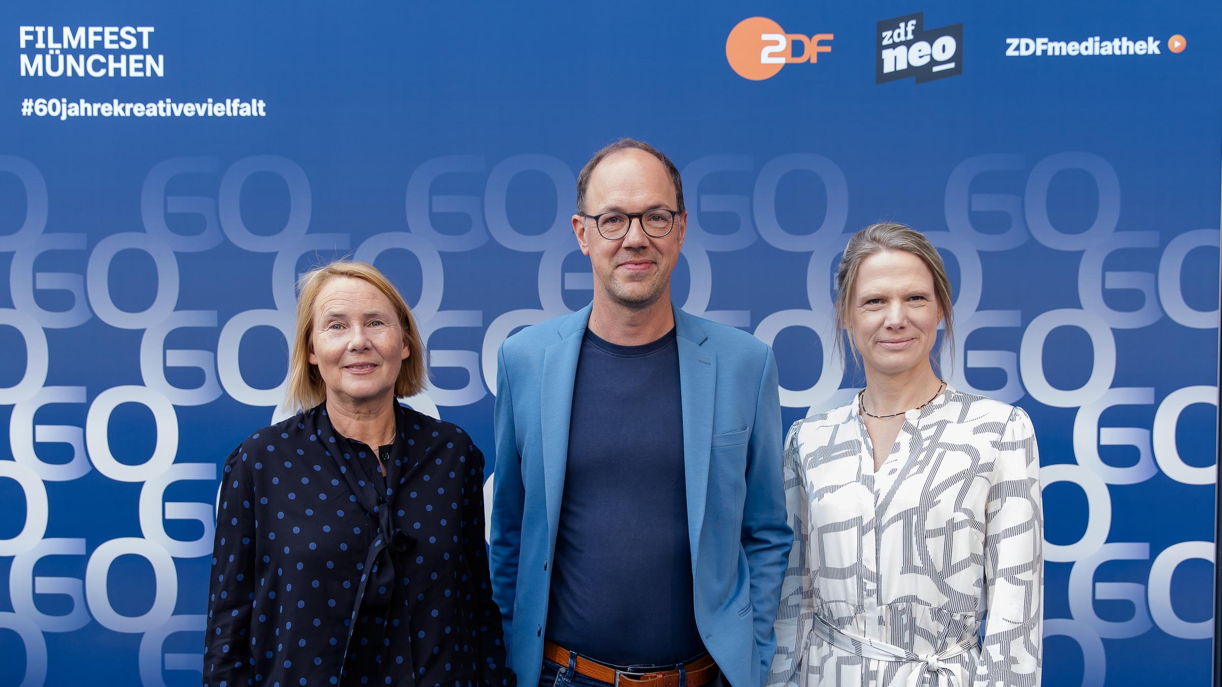 ZDF - Orange Hour // 27.06.2023. Von links: Heike Hempel, Leiterin der ZDF-Hauptredaktion Fernsehfilm/Serie II, Frank Zervos, Leiter der ZDF-Hauptredaktion Fernsehfilm/Serie I, und ZDF-Programmdirektorin Nadine Bilke