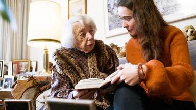 "Ich bin! Margot Friedländer (AT)": Margot Friedländer und Julia Anna Grob