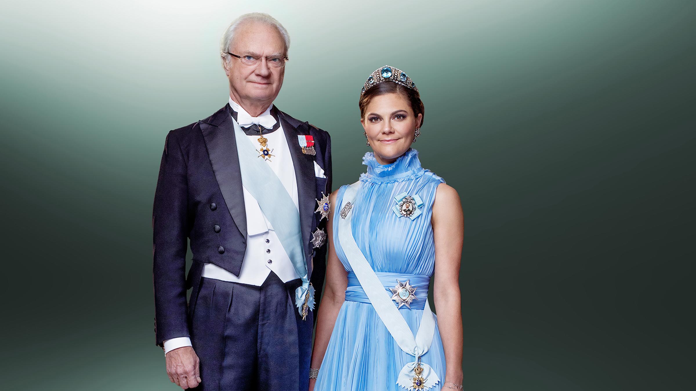 „ZDFroyal: Mein Vater, der König - Carl Gustaf und Victoria von Schweden“: König Carl Gustaf von Schweden steht neben seiner Tochter Victoria.