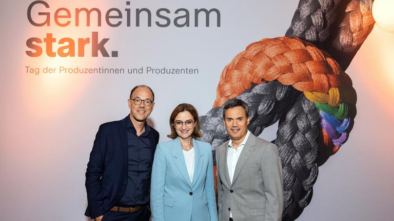 Tag der Produzentinnen und Produzenten am 13.9.2023 in Berlin. V.l. Frank Zervos, Bettina Schausten,  Norbert Himmler