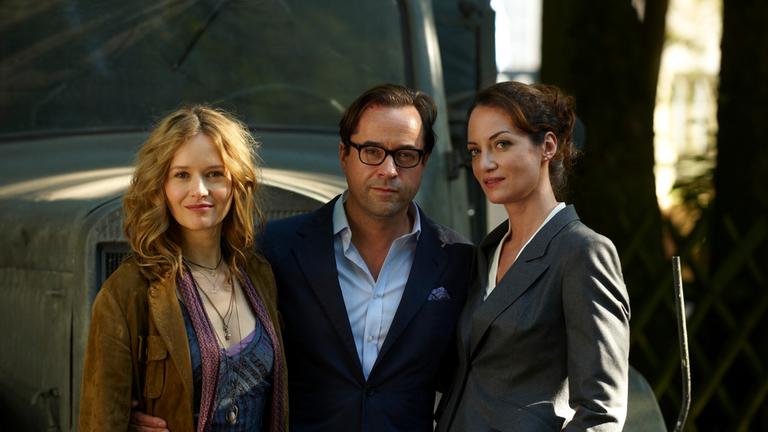 "Das Kindermädchen": Stefanie Stappenbeck (l.), Jan Josef Liefers (M.) und Natalia Wörner (r.).