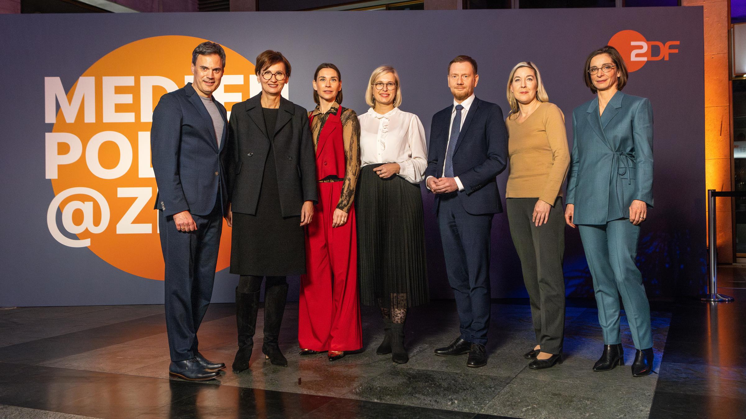Medienpolitischer Empfang des ZDF-Intendanten zum Thema KI (1.2.2024 in Berlin): v.l.: Dr. Norbert Himmler, Bettina Stark-Watzinger, Christiane Paul, Christiane Schenderlein, Michael Kretschmer, Constanze Kurz, Diana Zimmermann.
