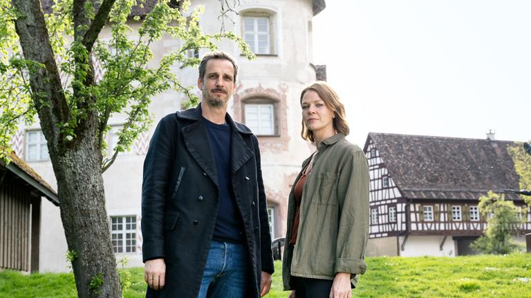 "Schneekind - Ein Schwarzwaldkrimi ": Konrad Diener (Max von Thun), Maris Bächle (Jessica Schwarz)