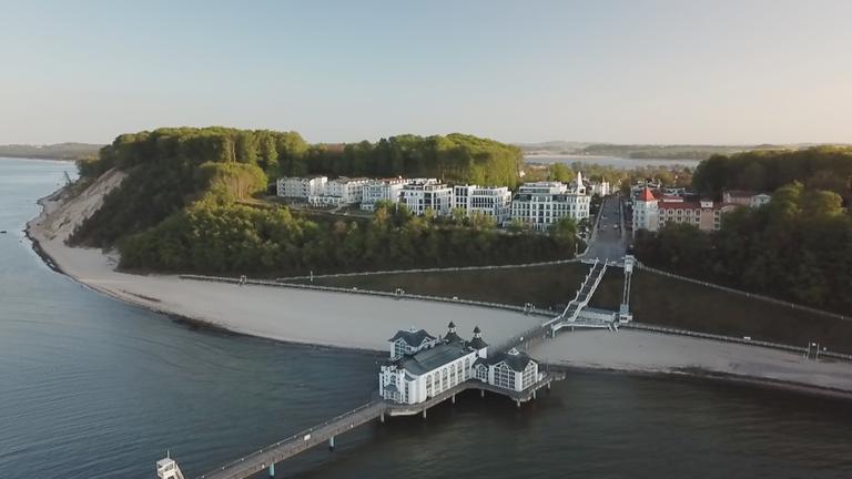 "Zeitenwende auf Rügen": Drohnenaufnahme der Seebrücke in Sellin auf Rügen