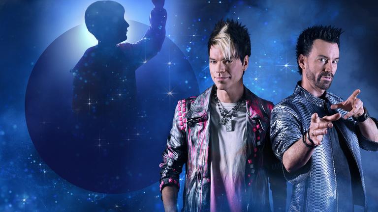 Mit Magie zu neuen Superkräften: In „Magic Moves“ wagen die Ehrlich Brothers mit zehn von Hemiparese betroffenen Kindern das große Abenteuer