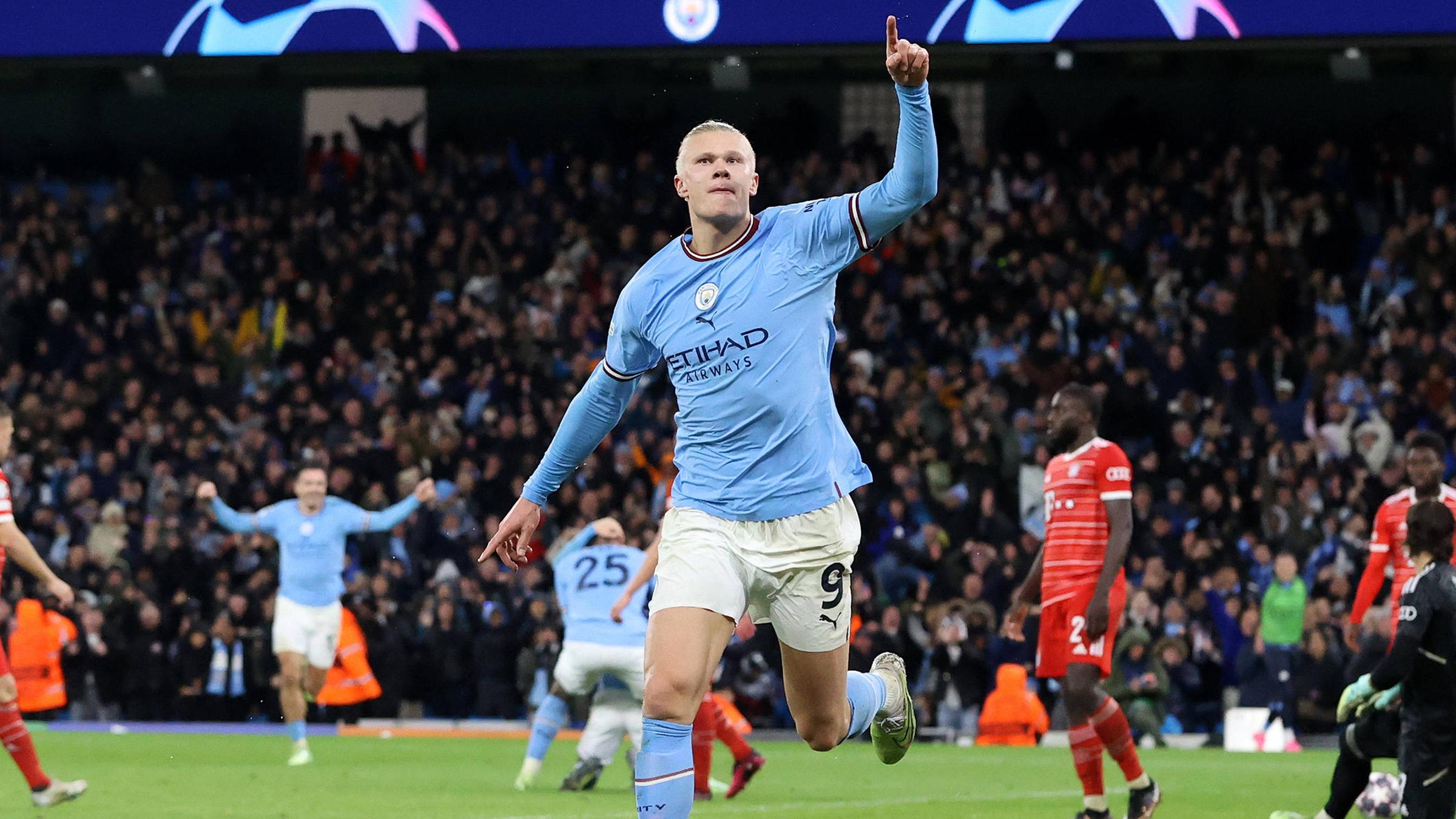 Erling Haaland von Manchester City jubelt nach seinem Treffer während des Viertelfinal-Hinspiels der UEFA Champions League  im Etihad Stadium am 11. April 2023 in Manchester.