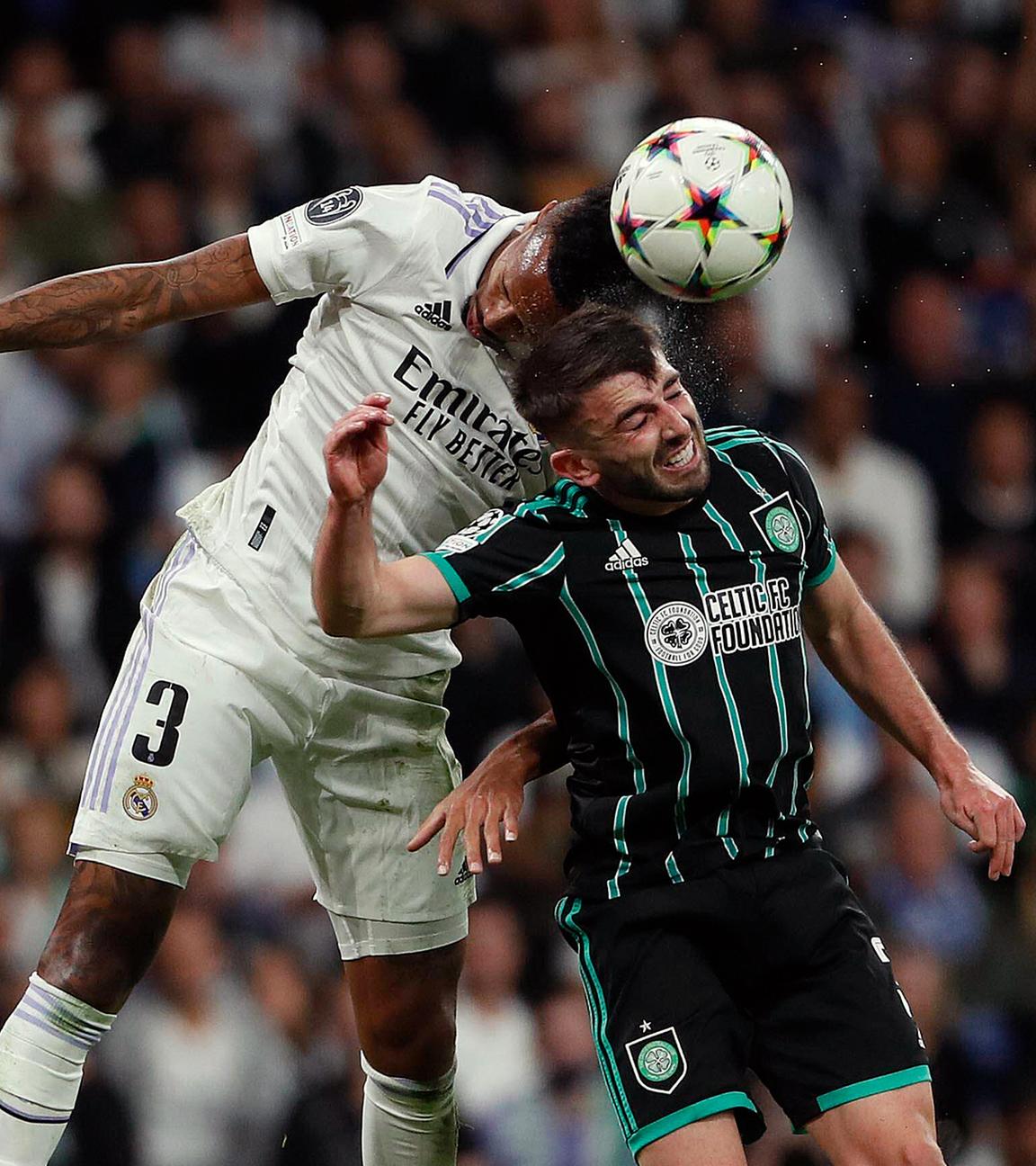 02.11.2022, Madrid: Kopfball von Miltao (Real Madrid) im Champions-League-Spiel gegen Celtics Glasgow