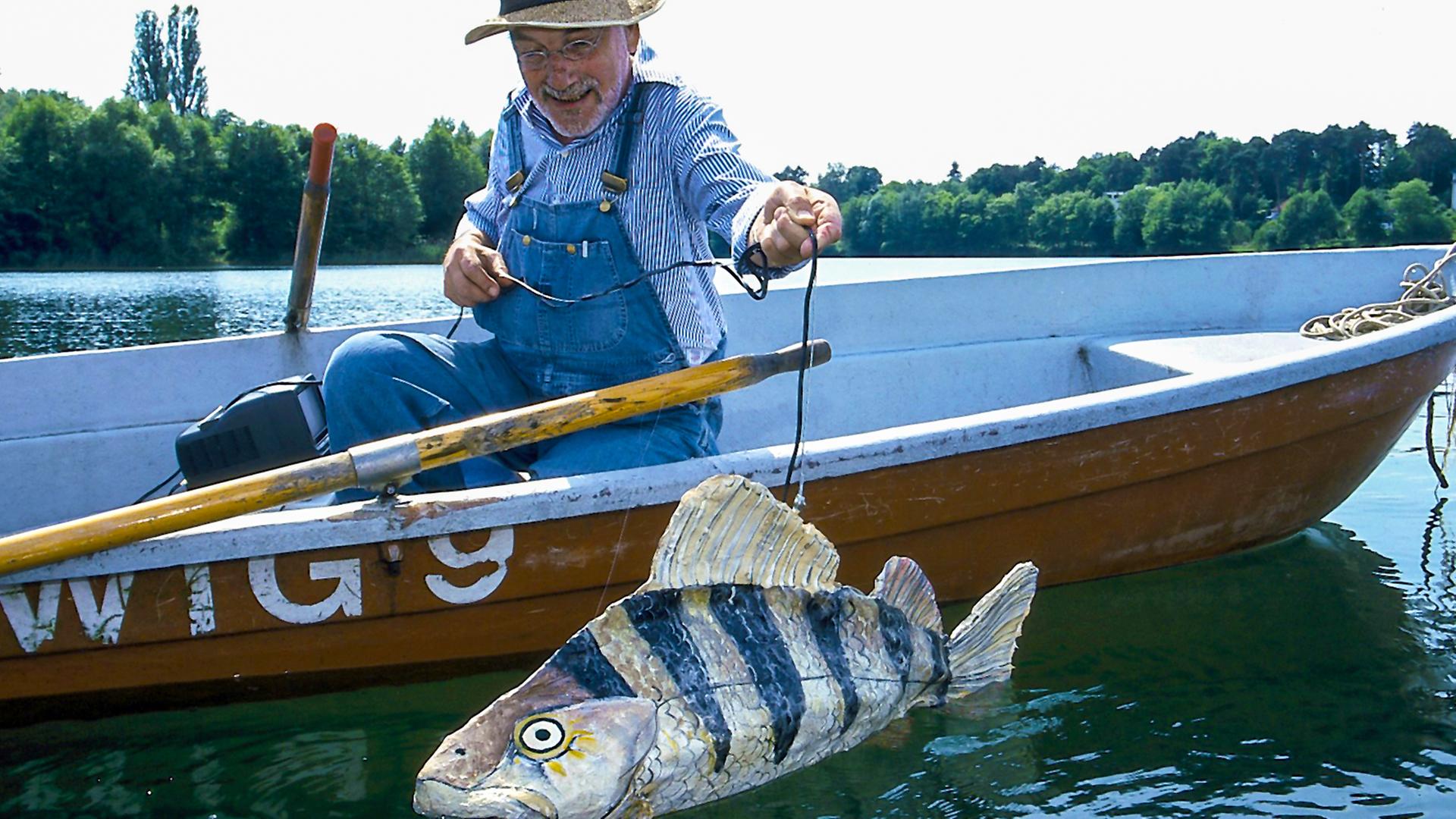 Peter mit Pappfisch