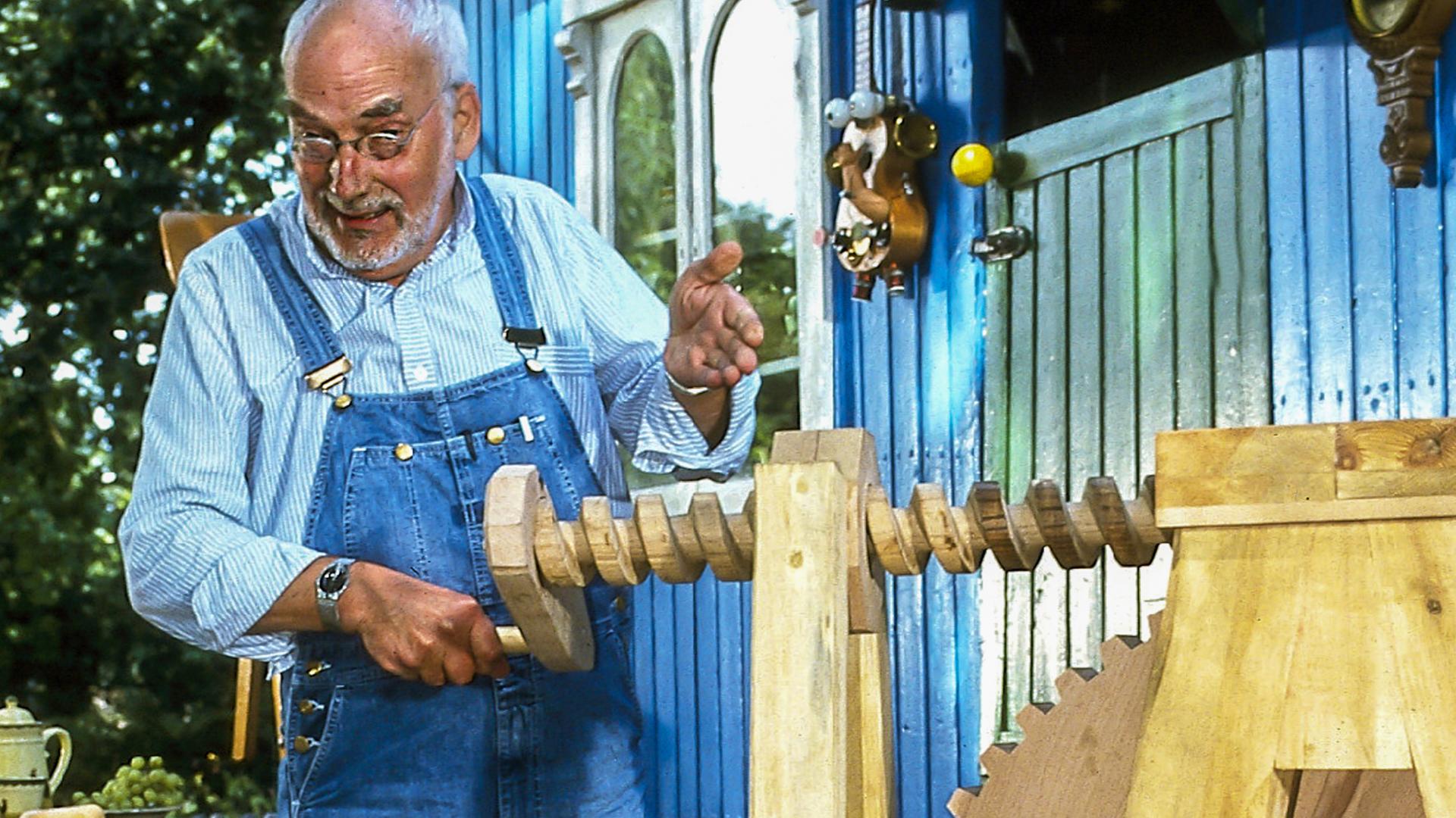 Peter vor seinem Bauwagen