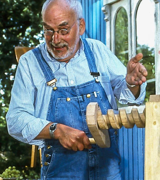 Peter vor seinem Bauwagen