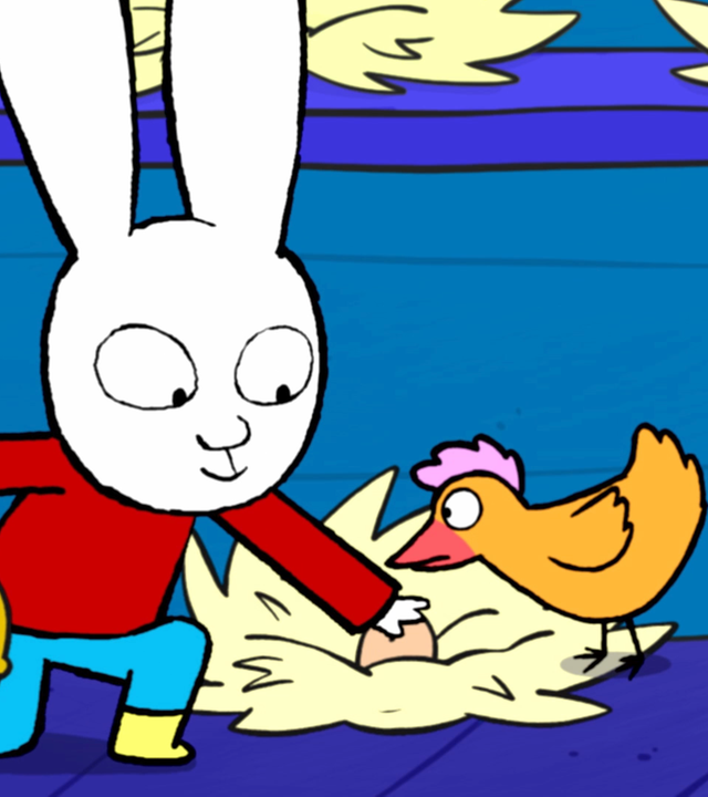 Simon sammelt ein Ei ein, rechts daneben steht das Huhn, in seiner linken Hand hat er ein Eierkörbchen.