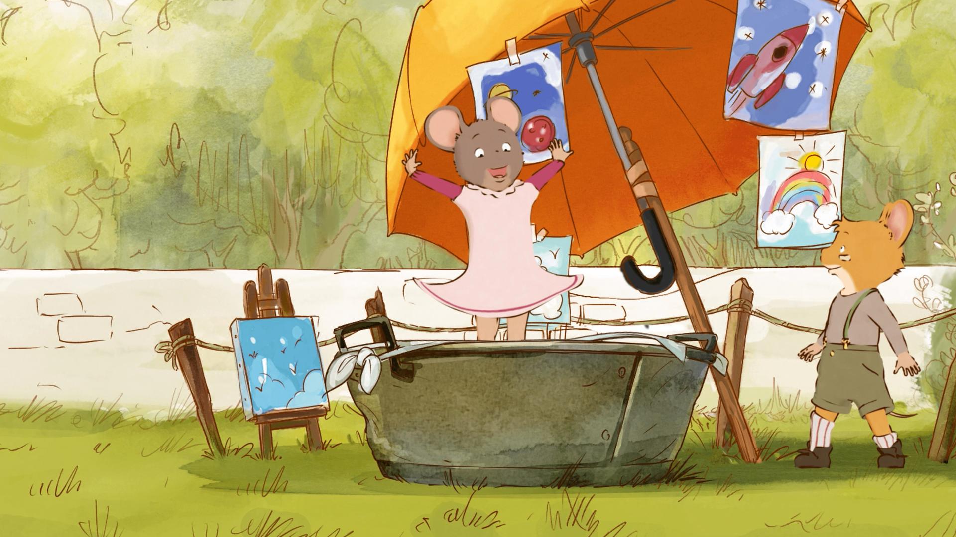 Celestine steht in einer alten Badewanne im Garten und breitet freudig die Arme aus. Ein Regenschirm, an dem drei selbst gemalte Bilder aufgehängt sind, dient ihr dabei als Sonnenschutz. Links neben der Wanne steht eine Staffelei mit einem selbst gemalten Bild.