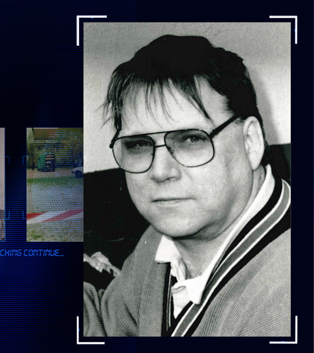 Schwarzweißfoto eines Manns mit dunklen Haaren und getönter Brille. Er ist ca. 35 Jahre alt. Links daneben: Lichtschematische Darstellung eines Fingerabdrucks