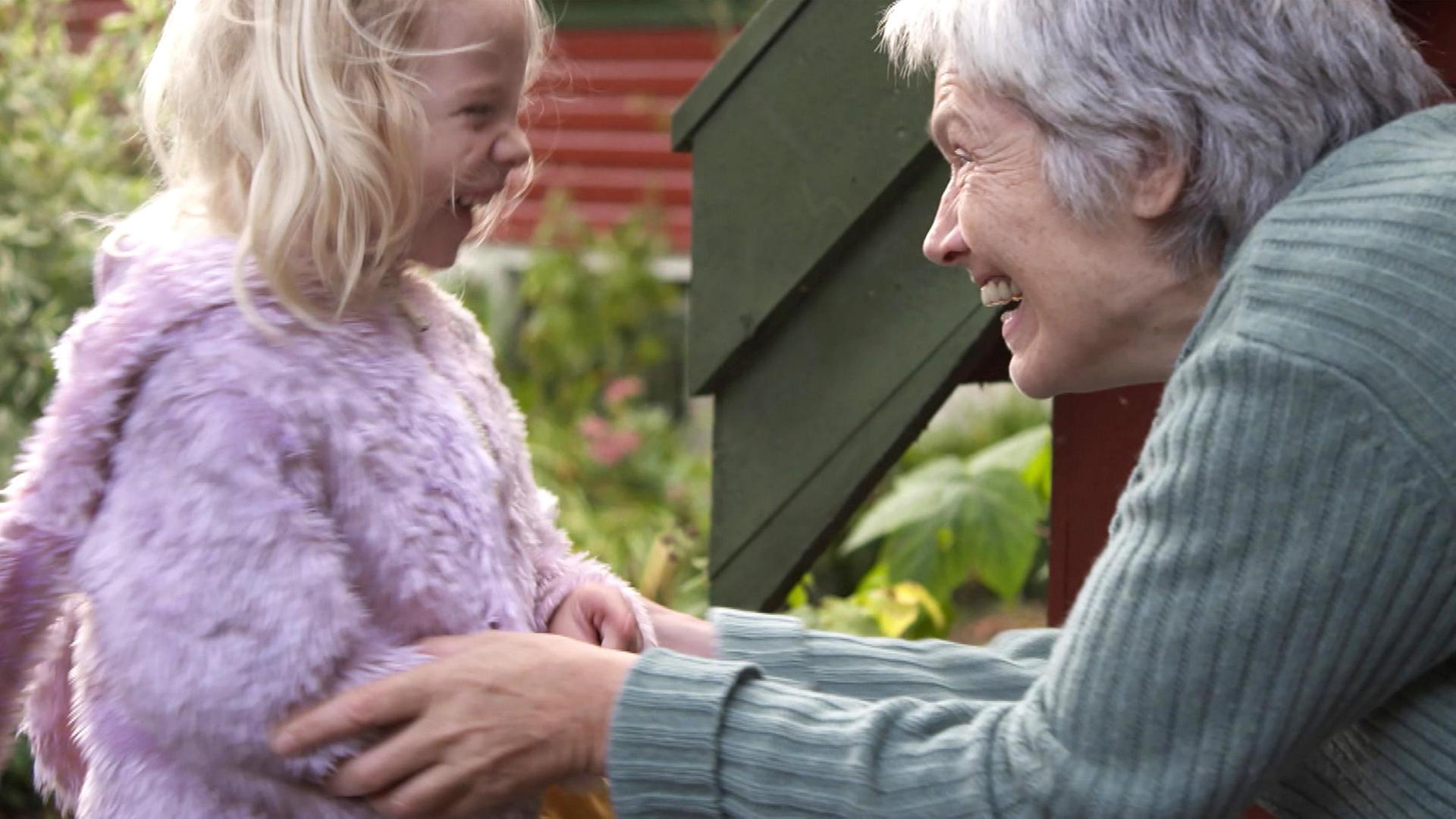 Mara besucht ihre Oma