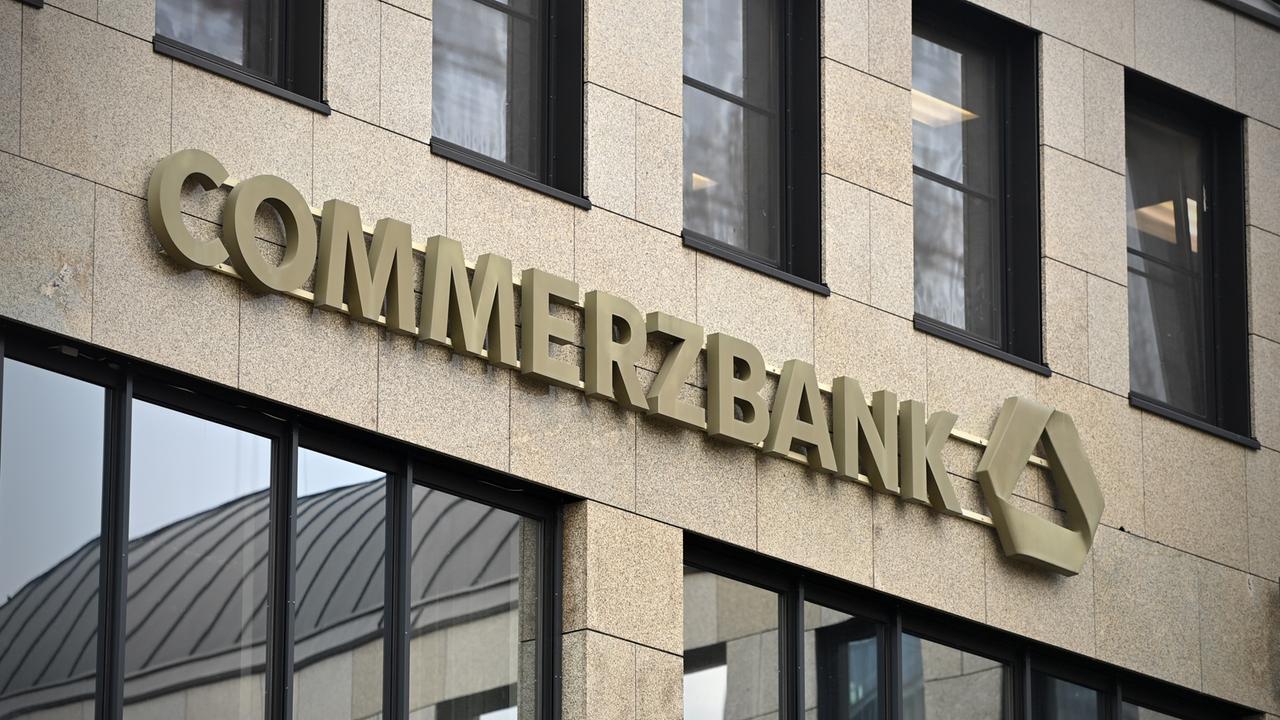 commerzbank-baut-stellen-ab-zdfheute