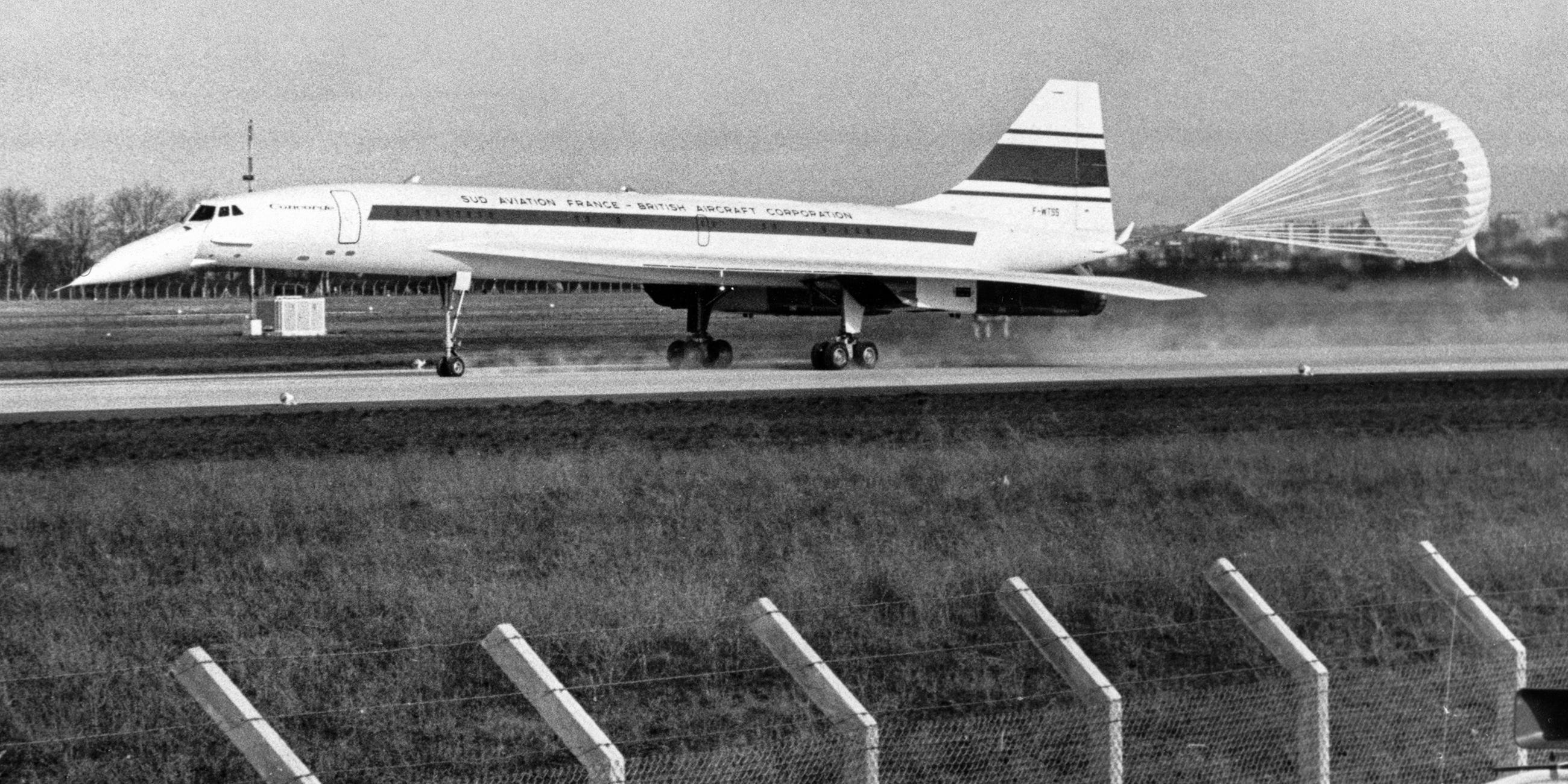 Archiv: Am 02.03.1969 landet die Concorde 001 nach ihrem erfolgreichen Erstflug mit aufgespanntem Bremsfallschirm am Flughafen Toulouse-Blagnac