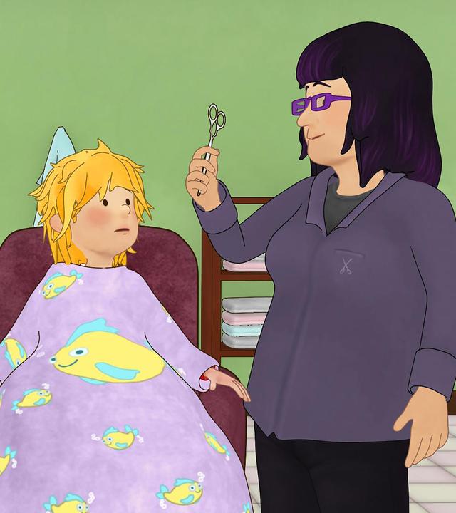 Conni sitzt auf dem Frisierstuhl beim Friseur und schaut zur Friseurin. Diese hält eine Schere hoch und erklärt Conni wie sie funktioniert. Connis Mutter steht daneben.