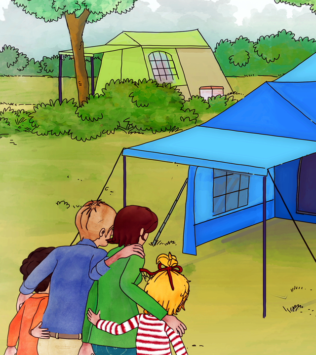 Conni steht mit ihren Eltern und ihrem Freund Simon vor dem blauen Familienzelt.