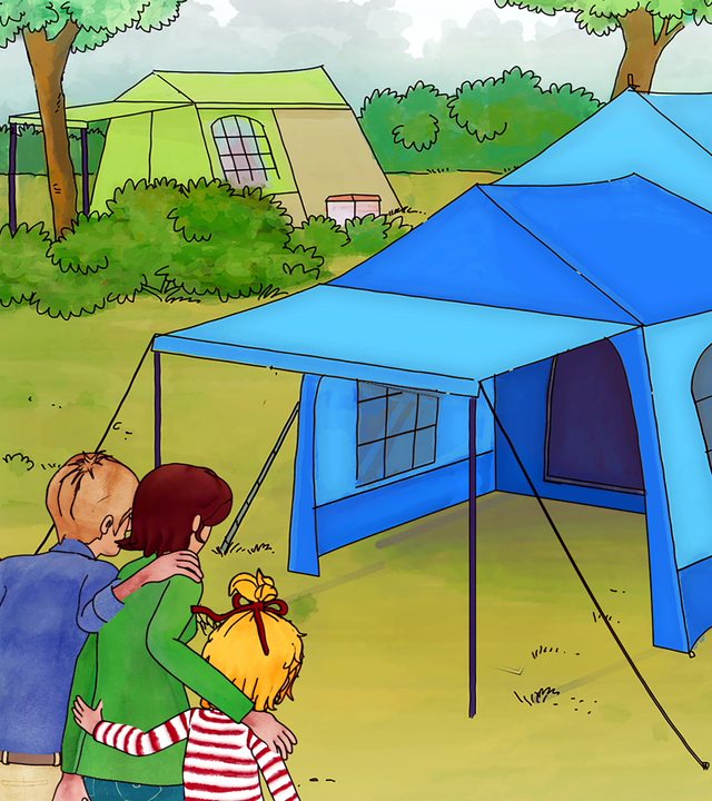 Conni steht mit ihren Eltern und ihrem Freund Simon vor dem blauen Familienzelt.