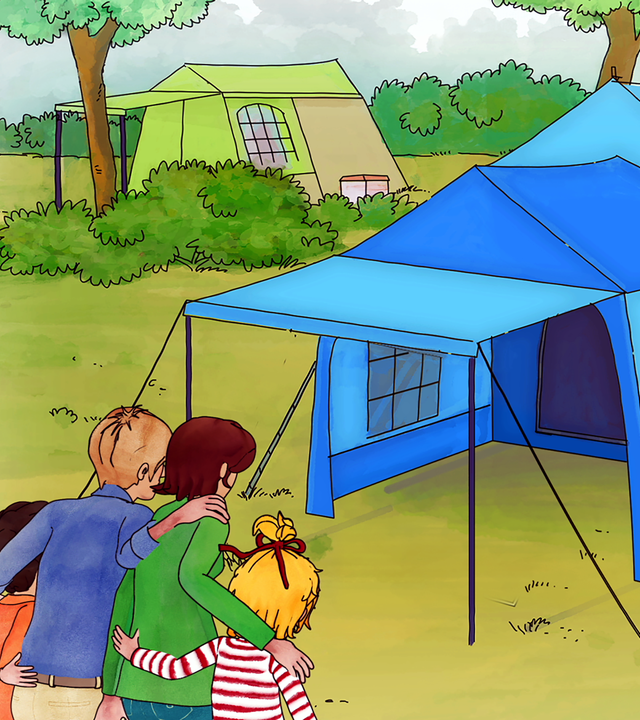 Conni steht mit ihren Eltern und ihrem Freund Simon vor dem blauen Familienzelt.
