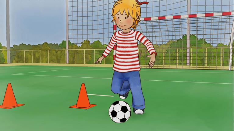 Conni spielt Fußball.