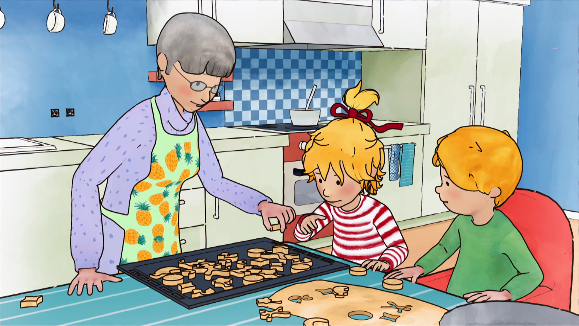 Conni und Simon backen Plätzchen. Connis Oma hilft dabei, die Plätzchen auf das Backblech zu legen.