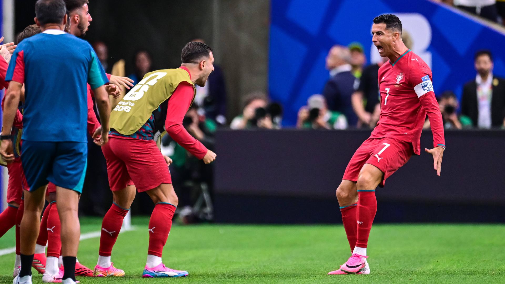 Cristiano Ronaldo jubelt nach dem 1:0 für Portugal im WM-Gruppenspiel gegen Usbekistan.