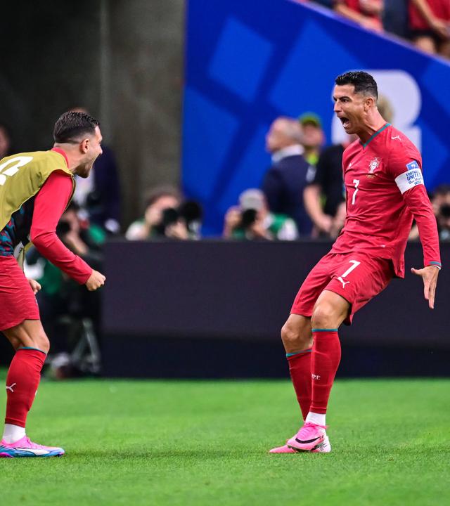 Cristiano Ronaldo jubelt nach dem 1:0 für Portugal im WM-Gruppenspiel gegen Usbekistan.