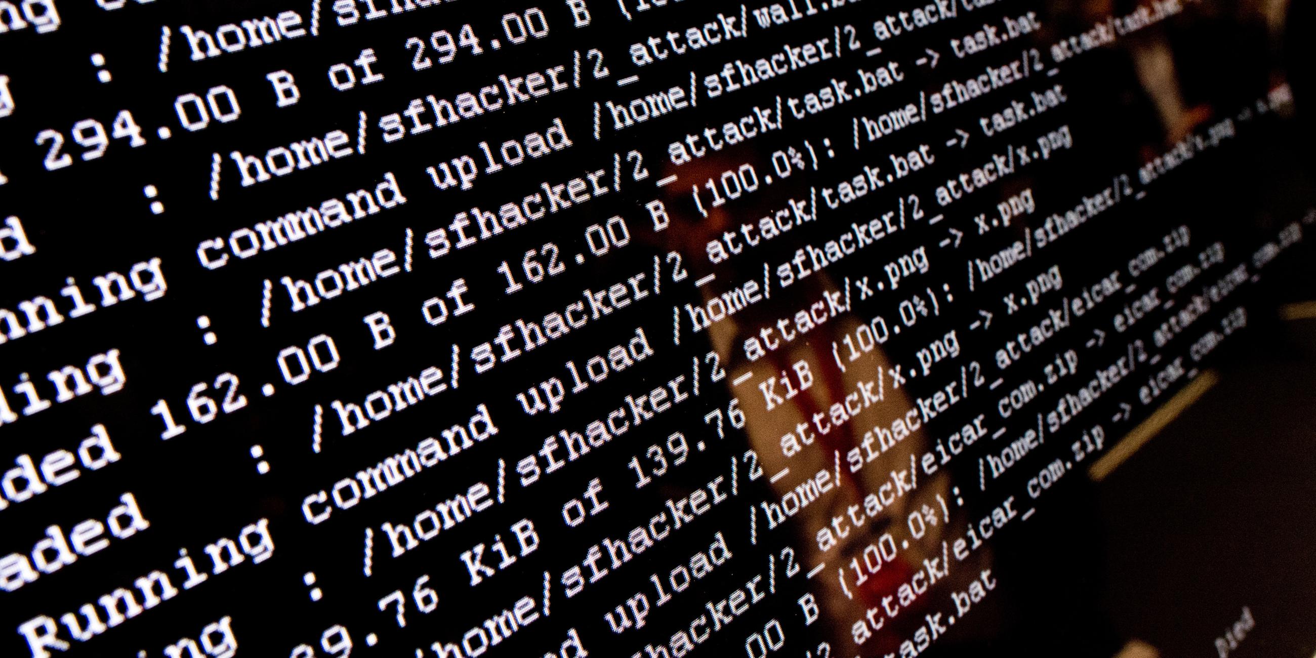 Hackerangriff auf einem Monitor