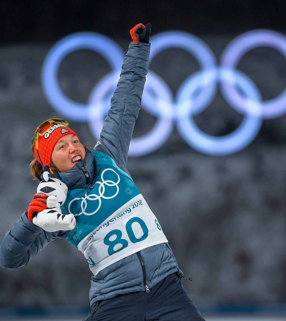 15.02.2018, Pyeongchang, Olympia, Biathlon: Laura Dahlmeier jubelt über ihre Bronzemedaille im Einzelrennen.