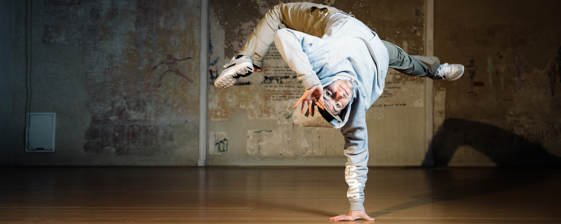 "Dance till you break - The Saxonz - Freundschaft": Dennis beim Breaken.