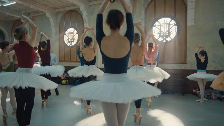 "L'Opéra - Dancing in Paris": Tänzerin Zoé kämpft um ihren Platz an einer berühmten Pariser Oper.