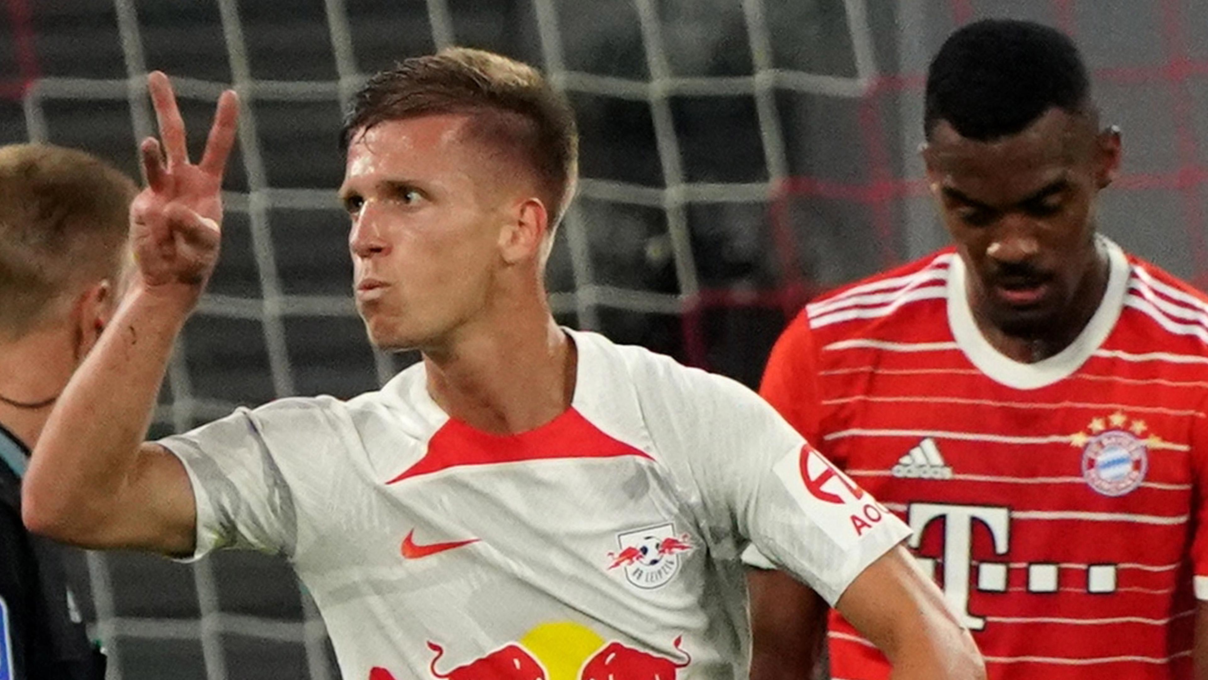 Der Leipziger Dani Olmo zeigt im Supercup 2022 gegen FC Bayern Muenchen in Leipzig das Victory-Zeichen