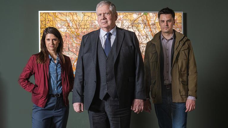 Julia Schröder (Anika Baumann), Oberstaatsanwalt Bernd Reuther (Rainer Hunold) und Alexander Witte (Jannik Mioducki).
