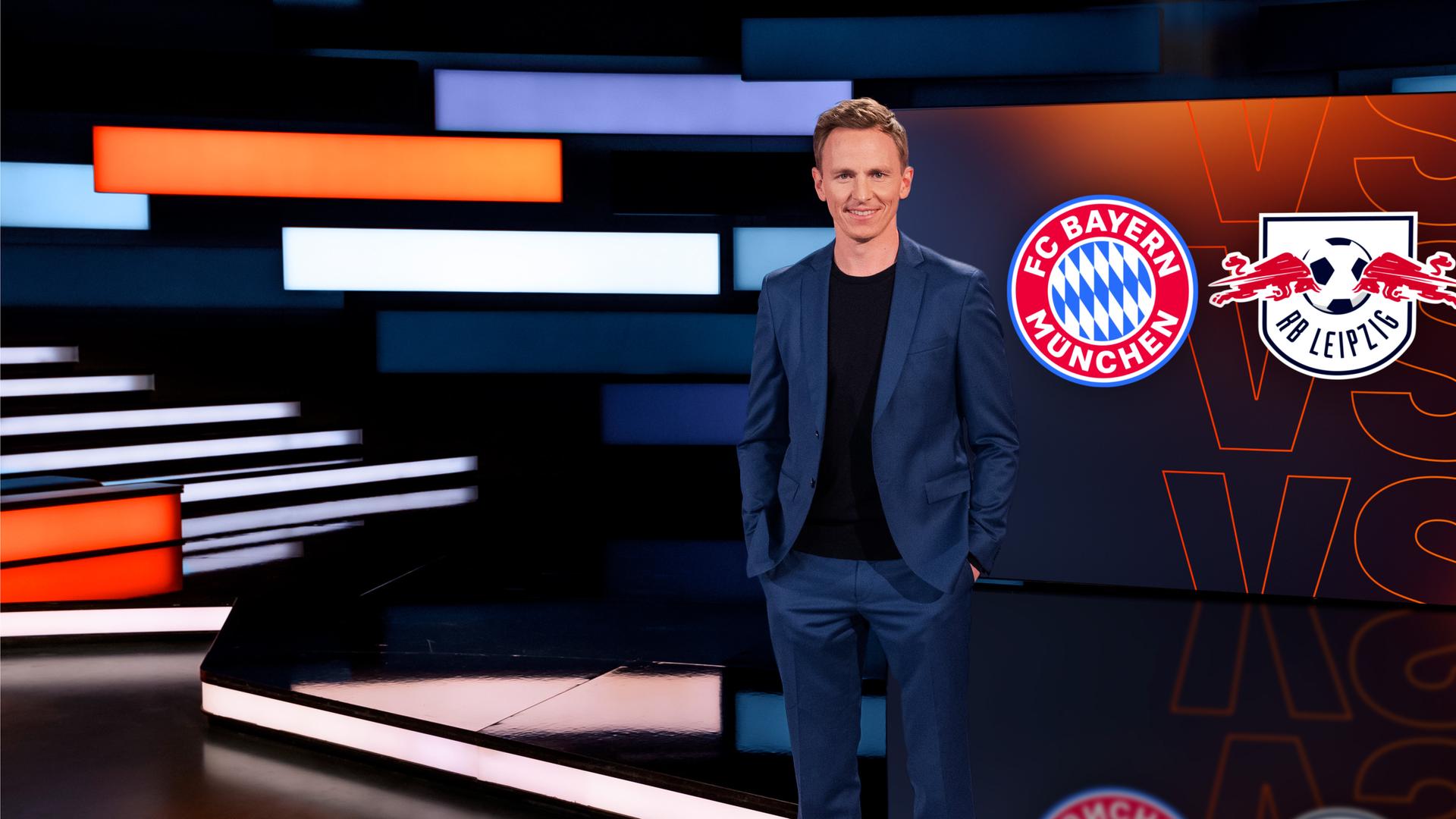 Moderator Jochen Breyer vor Spielpaarung Bayern - Leipzig im aktuellen sportstudio