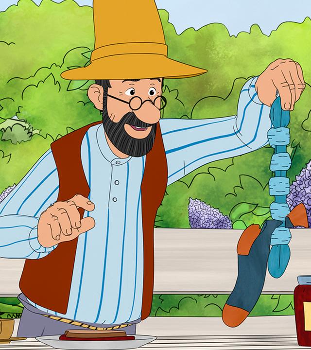 Pettersson zeigt Findus sein Taschentuch, das voller Knoten ist.