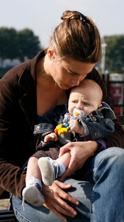 "Das Fremde in mir": Die junge Mutter Rebecca (Susanne Wolff) beginnt im Zuge ihrer Genesung langsam eine Beziehung zu ihrem Sohn Lukas aufzubauen.