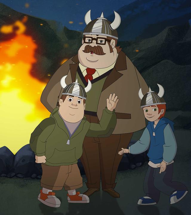 Die Freunde und Herr Schlüter stehen vor einem Lagerfeuer und tragen Wikingerhelme. Sie sehen alle gut gelaunt aus.