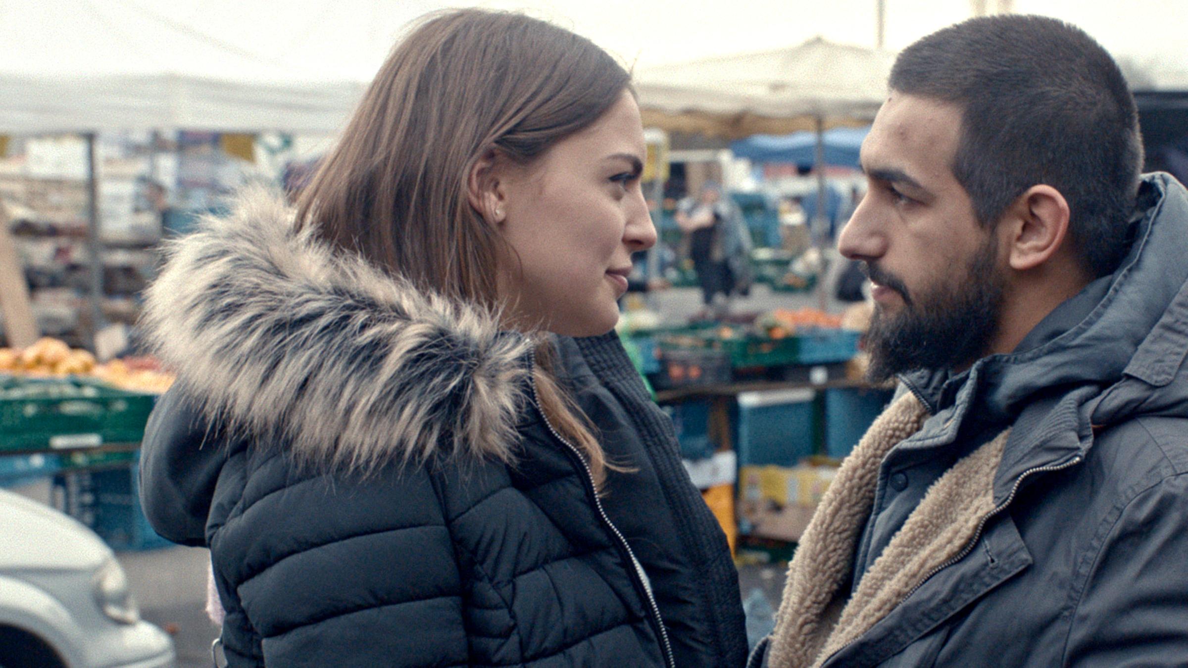 Burcu (Deniz Orta) und Oray (Zejhun Demirov)